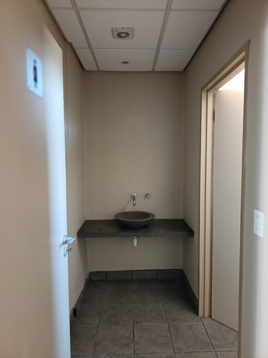 To Let commercial Property for Rent in Bo Oakdale Western Cape